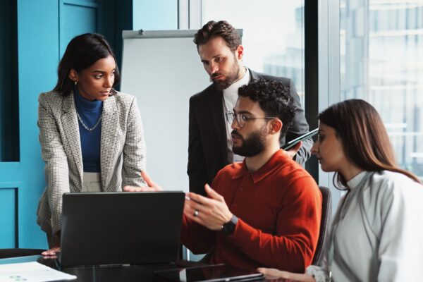 img-blog-Integrated-Axis-Insourcing-vs-outsourcing-IT-services-Whats-best-for-your-business